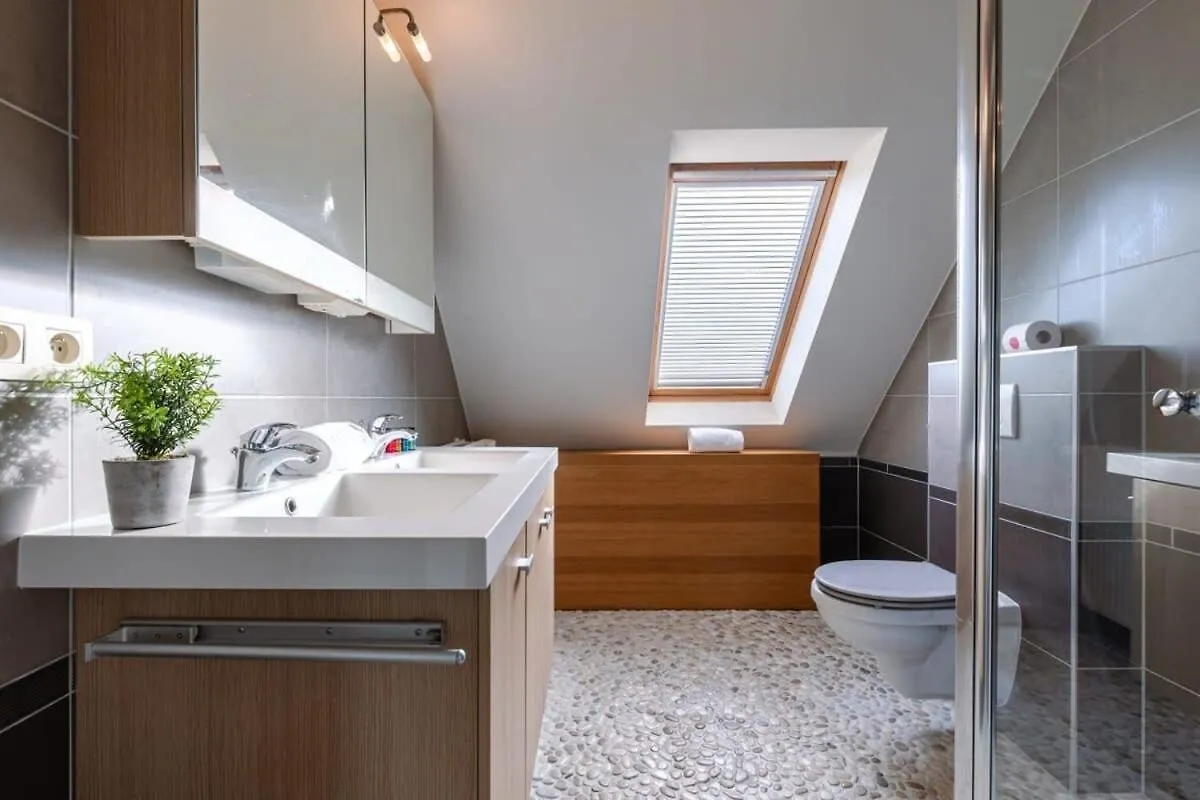 Апартаменты Superb Duplex In A Recently Finished Building, Very Centrally Located But Still Within Walking Distance Of The Sea And The Beach Остенде