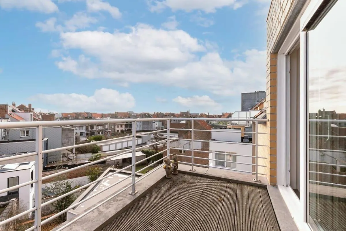 Апартаменты Superb Duplex In A Recently Finished Building, Very Centrally Located But Still Within Walking Distance Of The Sea And The Beach Остенде Бельгия